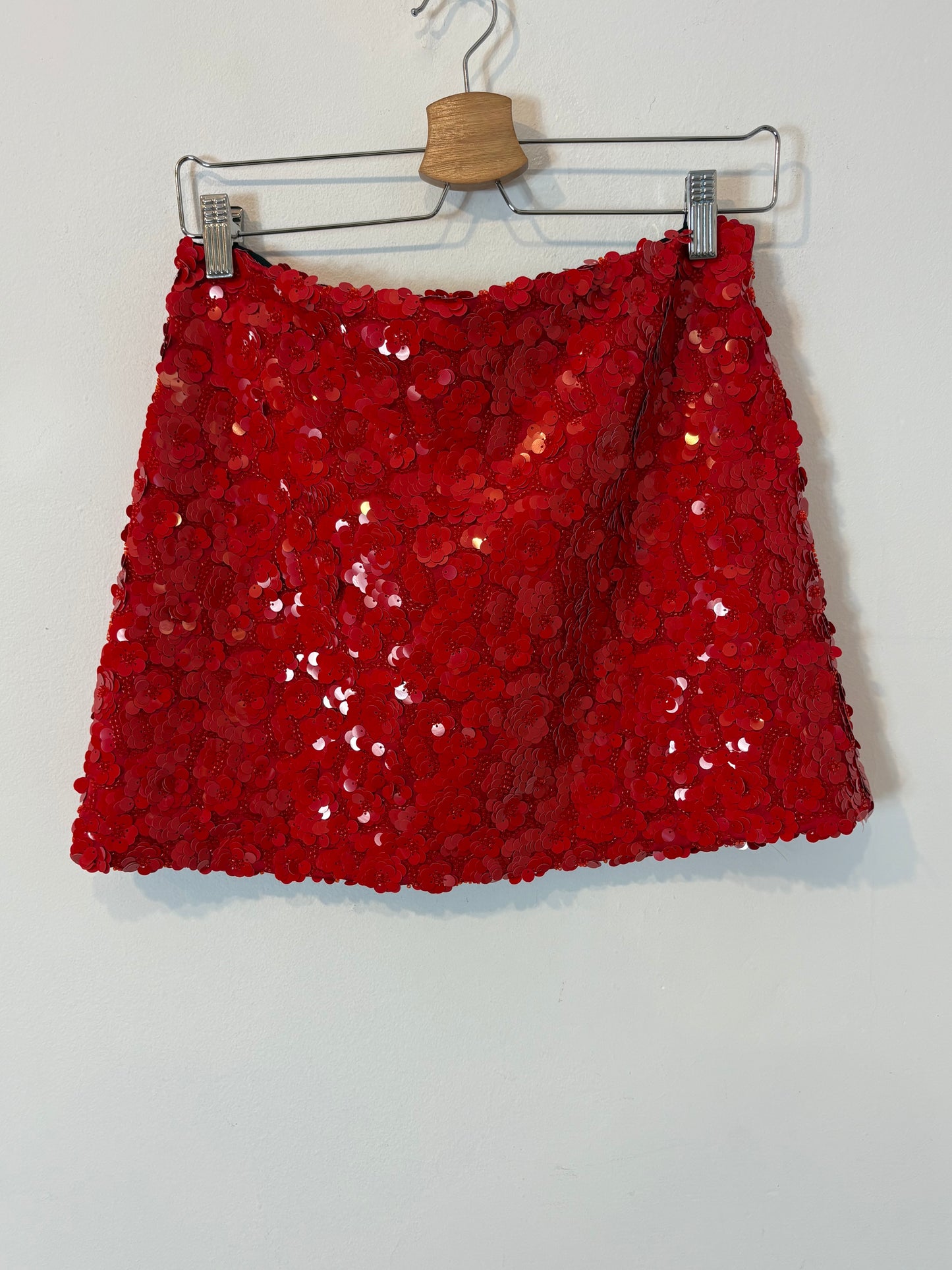ZARA. Falda lentejuelas roja. T M