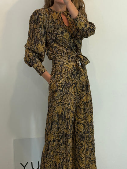 PANAMBI. Blusa estampada hombreras