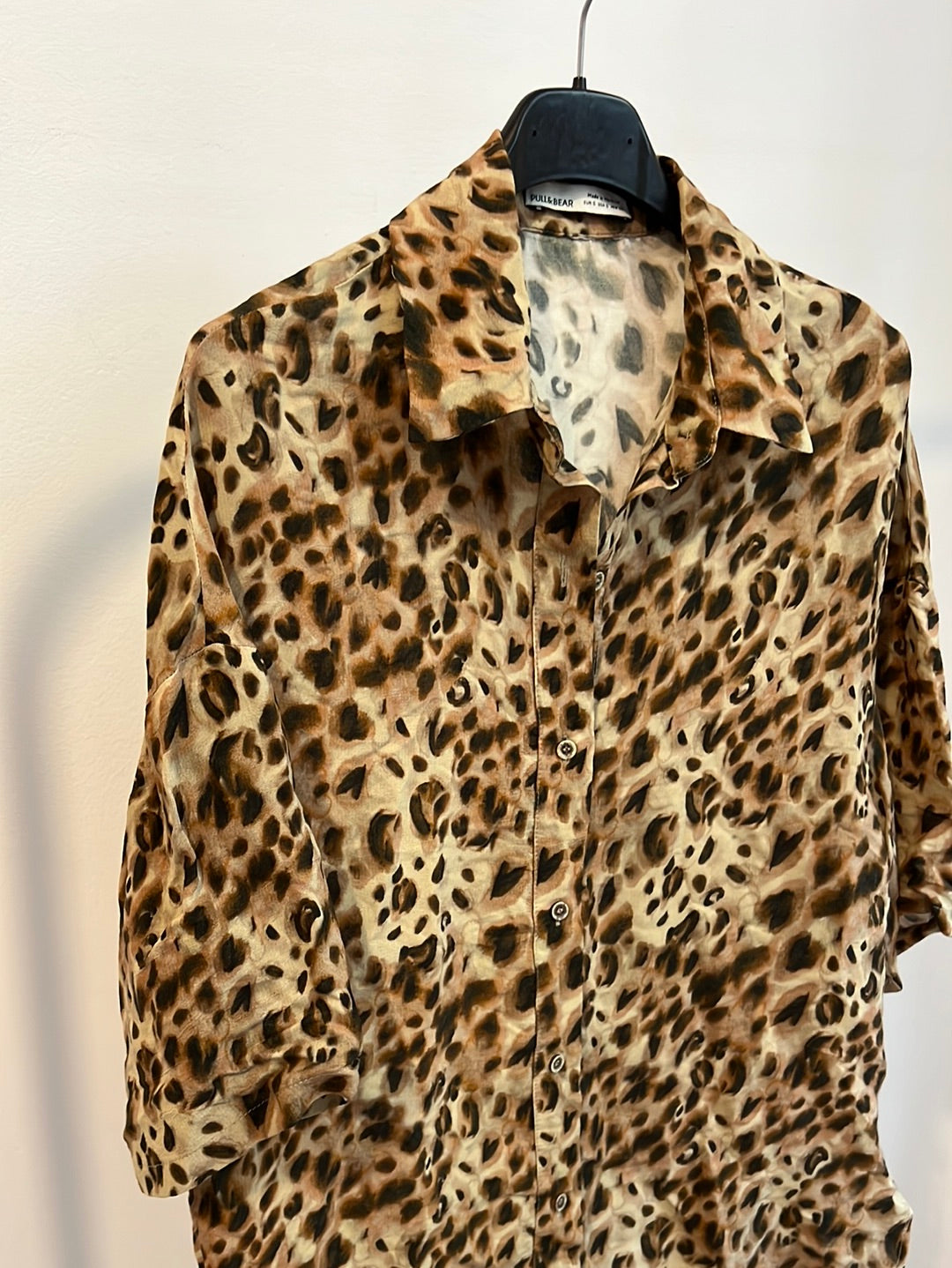 H&amp;M. Animal print short-sleeved blouse. TS