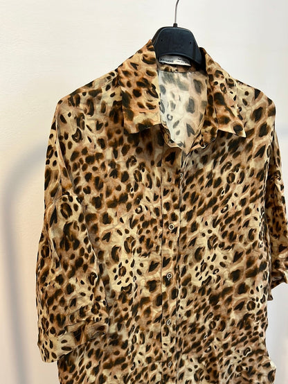 H&amp;M. Animal print short-sleeved blouse. TS