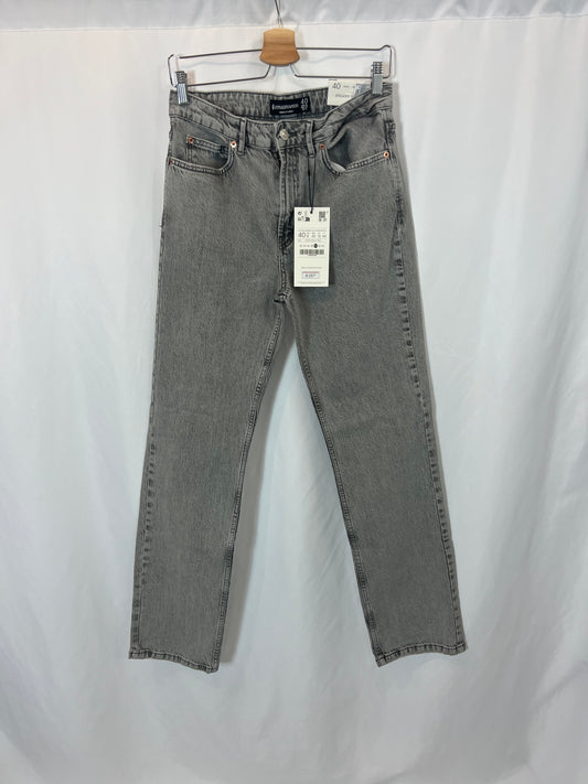 STRADIVARIUS. Denim recto gris. T 40