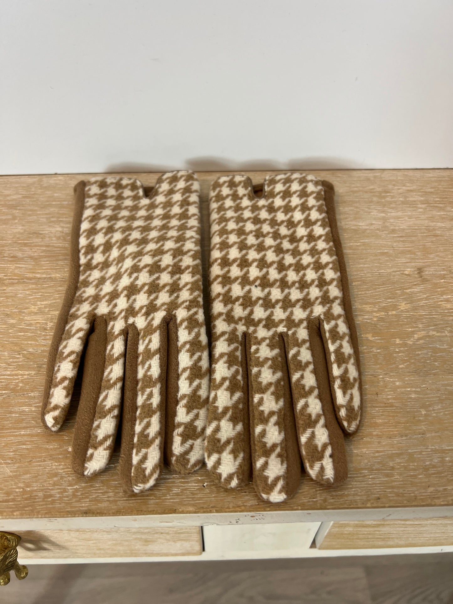OTHERS. Beige houndstooth gloves. TM