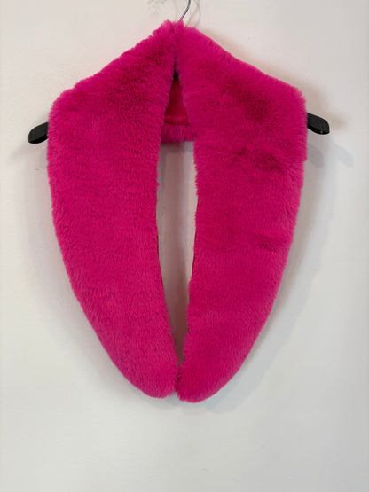 AGATHA RUIZ DE LA PRADA. Pink fur collar