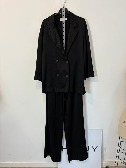 ZARA. Total look negro fluido