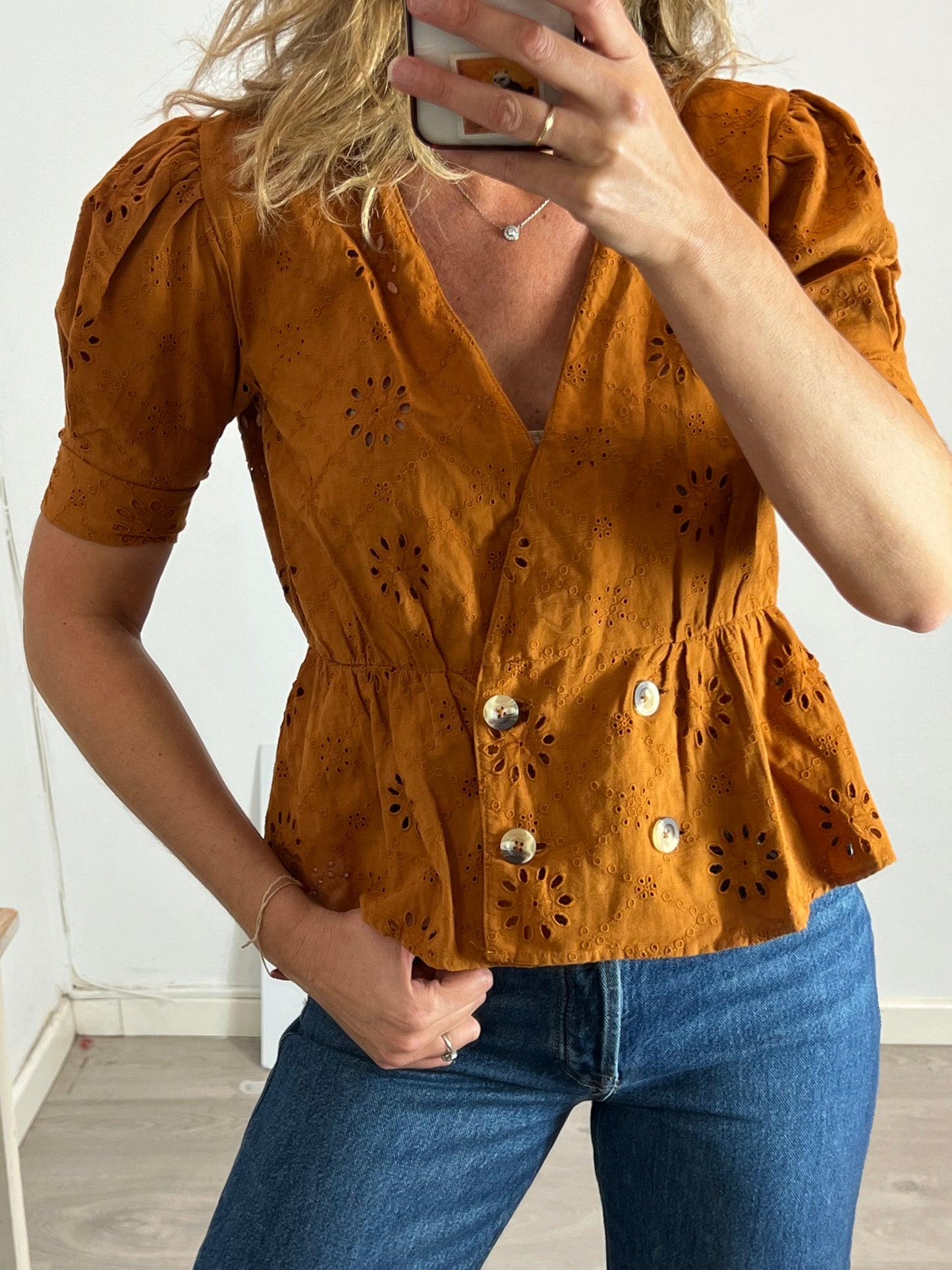 ZARA. Die-cut camel crossed blouse. TM