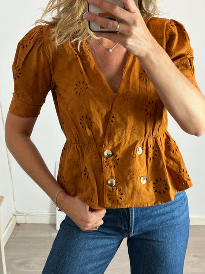 ZARA. Die-cut camel crossed blouse. TM