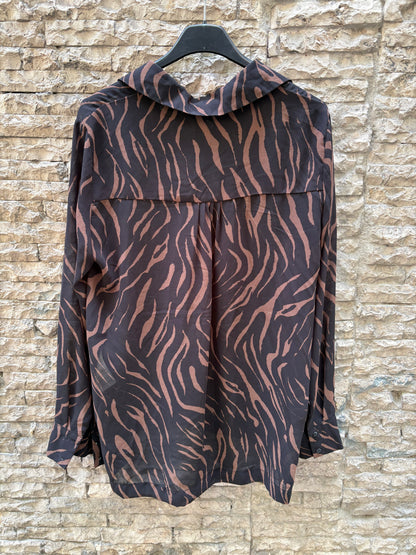 GRACE &amp; MILA. Flowy two-tone blouse. TS