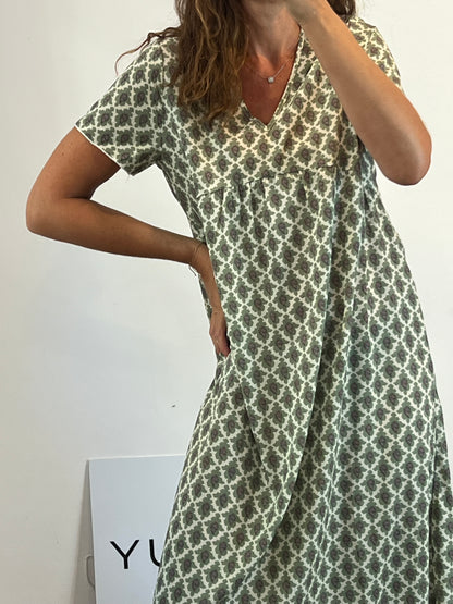 OTRAS. Vestido midi estampado verdes. T S/M