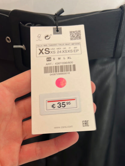 ZARA. Pantalón efecto piel T XS