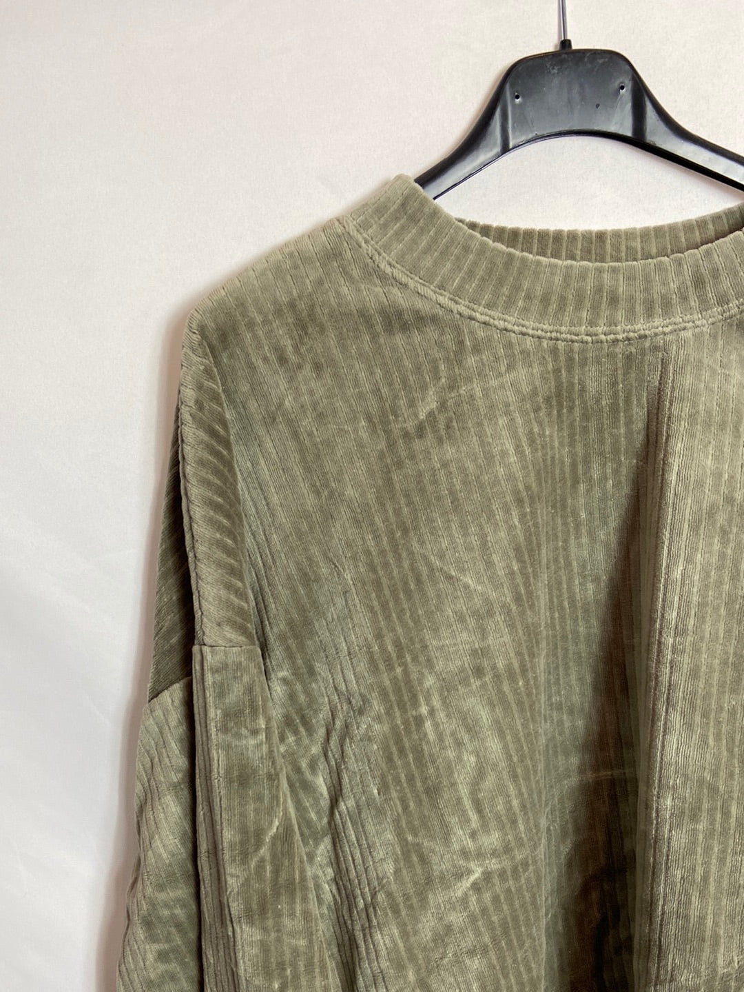 H&amp;M. TM texture green casual sweatshirt