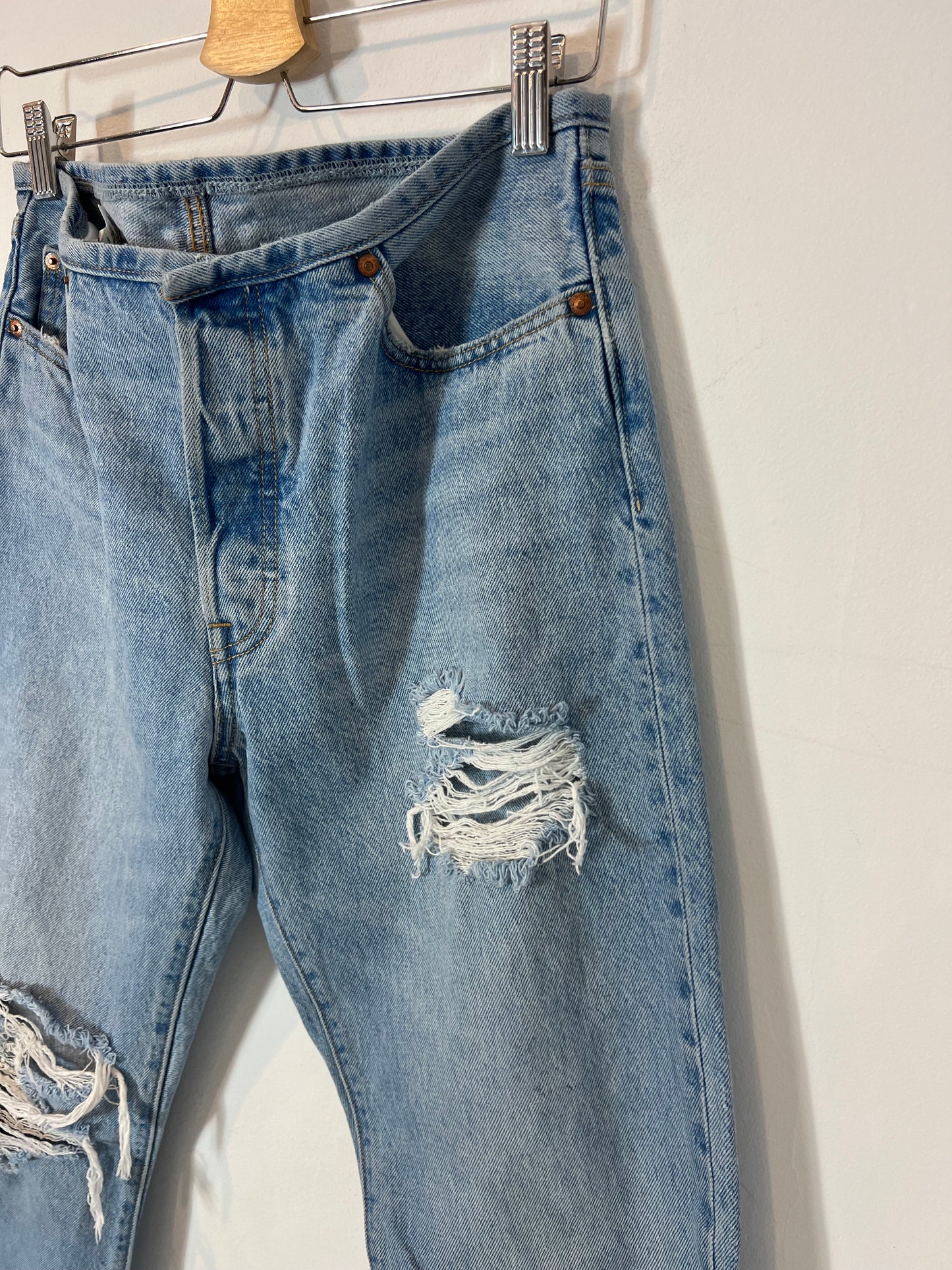 LEVI'S. Wide-leg ripped denim pants, size 42