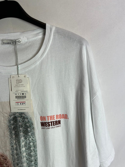 PULL&amp;BEAR. White T-shirt with drawing. TL