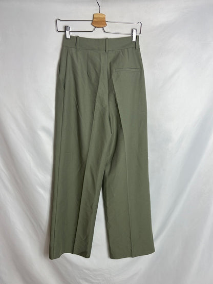 ZARA. Green wide-legged pleated trousers. Size XS