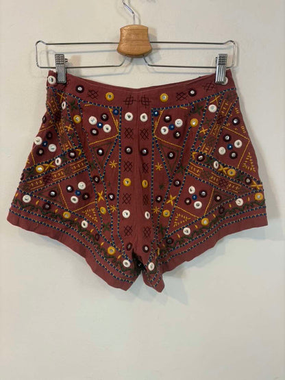 ZARA. Pantalón corto abalorios