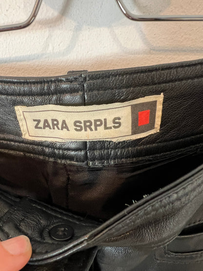 ZARA. Pantalón negro piel  T.m