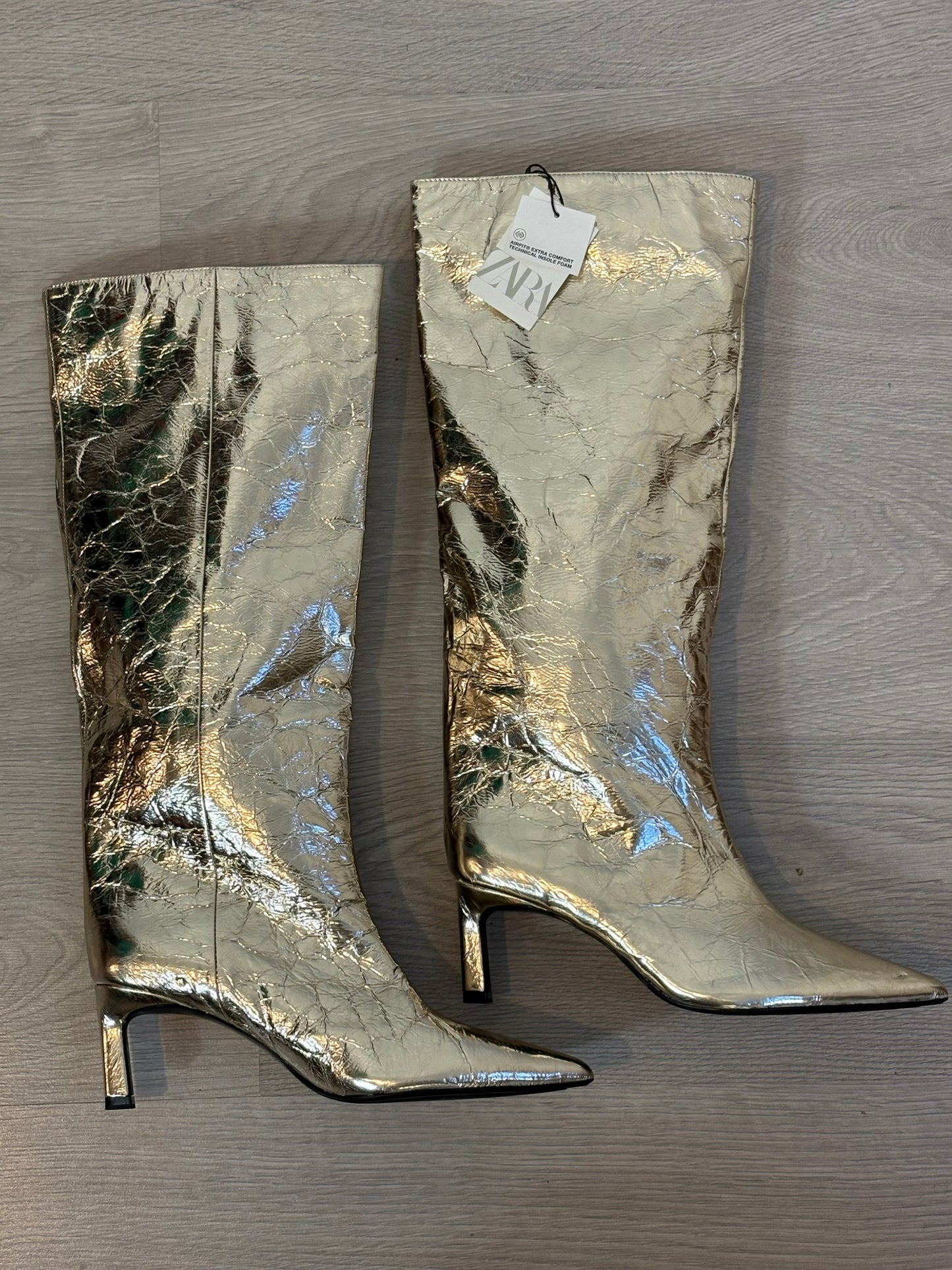ZARA. Botas altas metalizadas