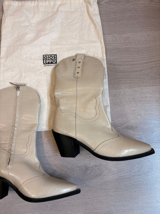 GIOSSEPO. Botas beige piel troquelada. T 41