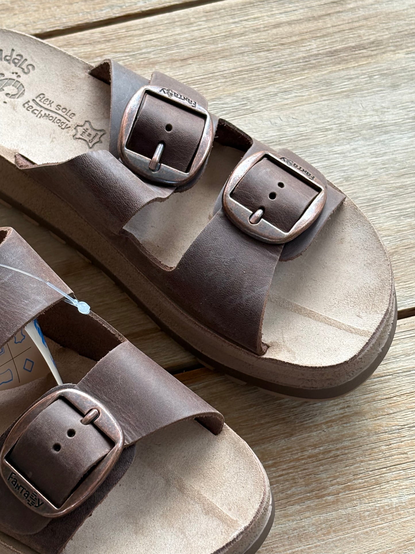 FANTASY SANDALS. Sandalia piel marrón hebillas. T 40