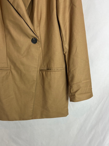 MY PEEPTOES. Camel oversized blazer with button detail on the back. XS-S (Tara)