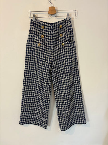 ZARA. Pantalón tweed botones dorados