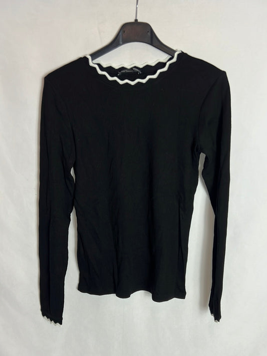 ZARA. Black ribbed top with white detail. TM 