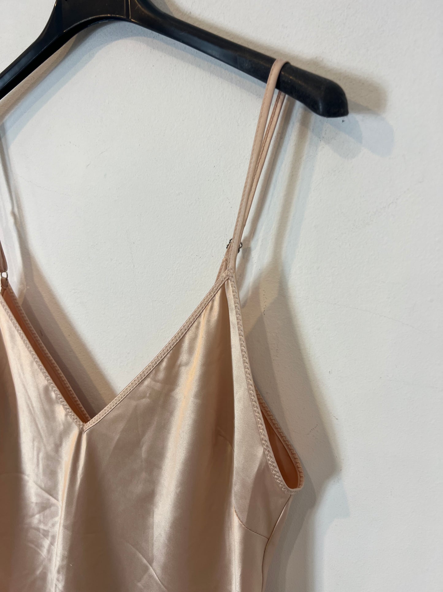 ZARA. Top satinado beige. T M