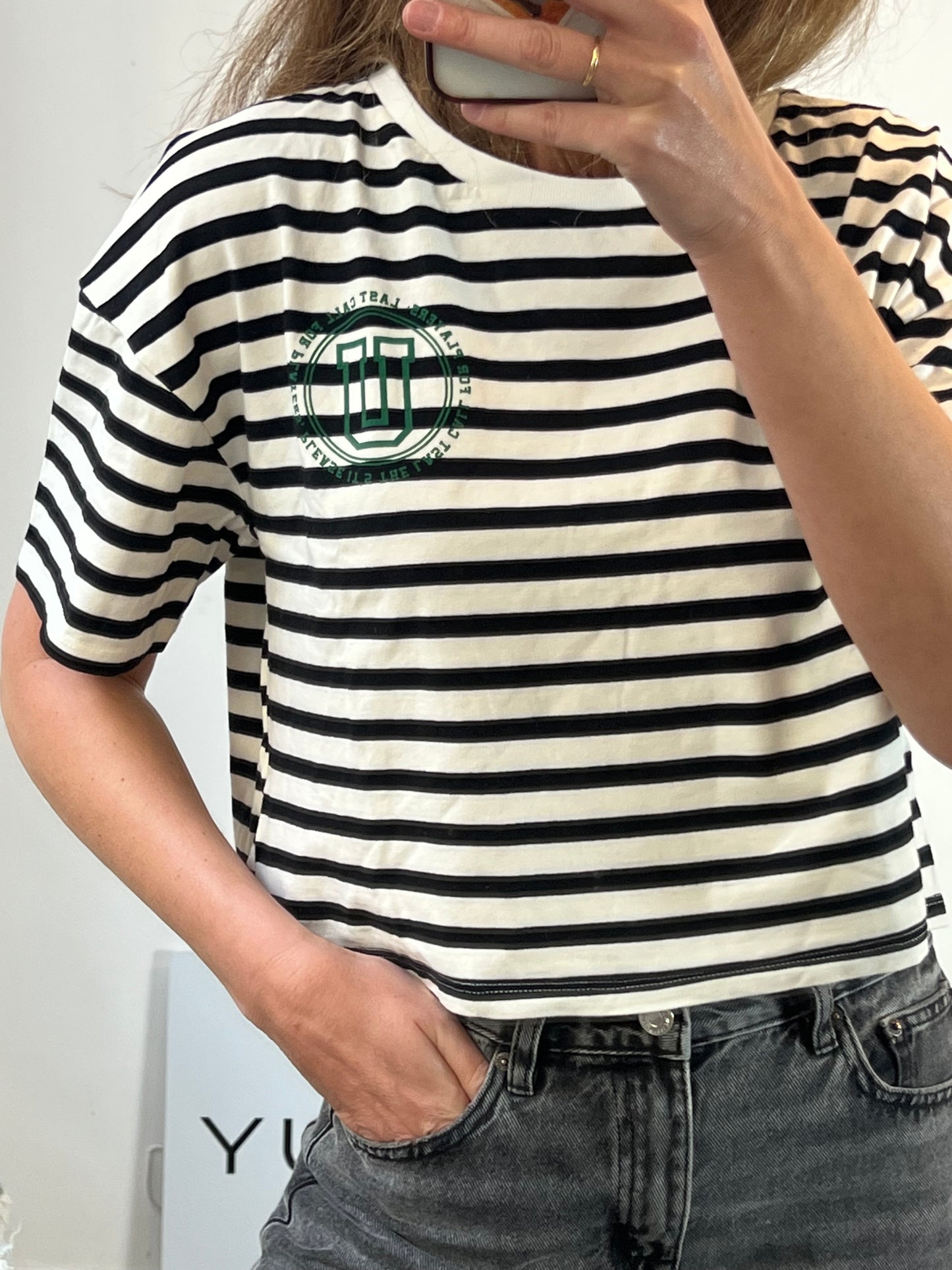 PULL&BEAR. Camiseta rayas  letras verdes. T XL