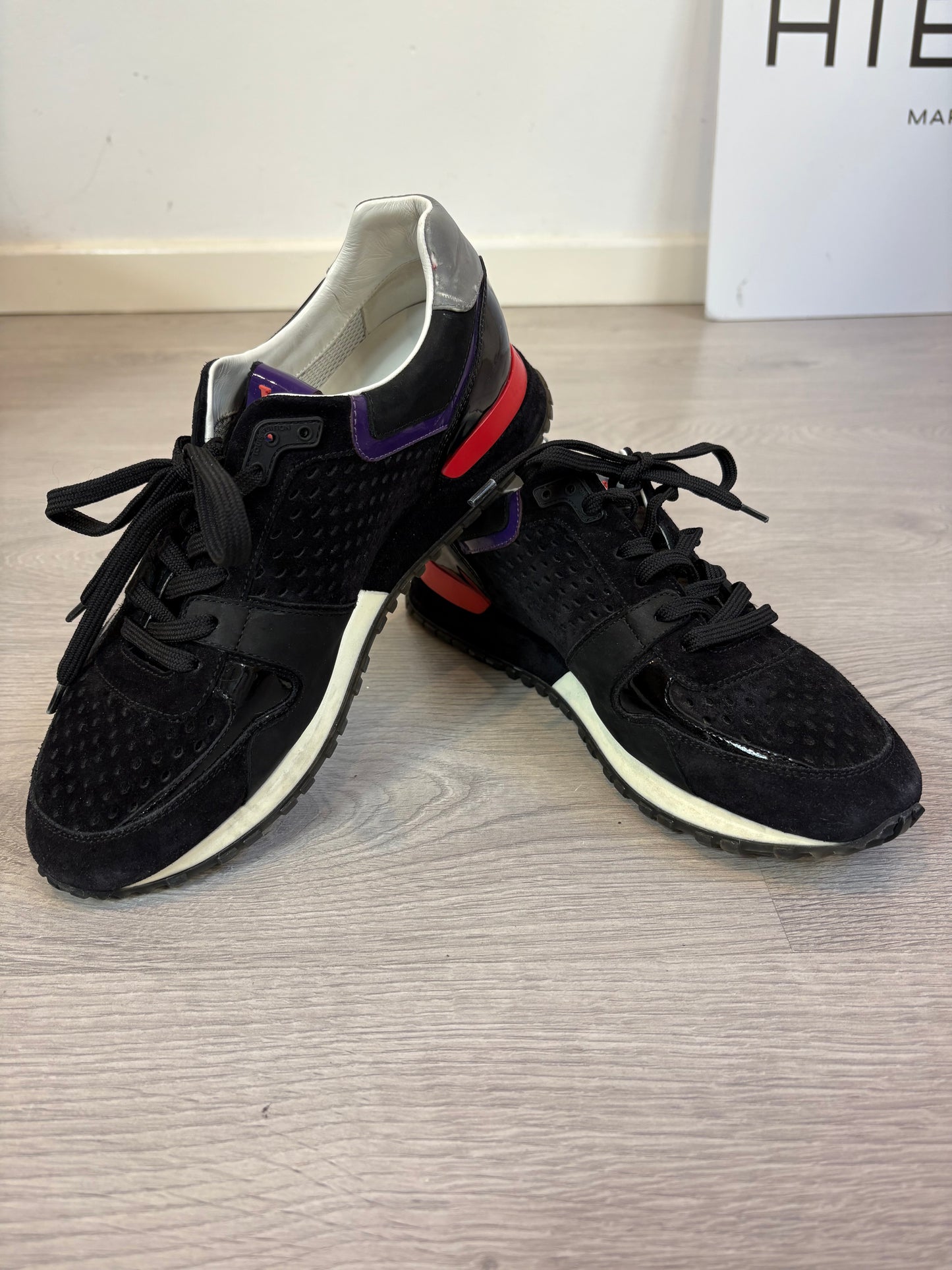 LOUIS VUITTON. Zapatillas piel