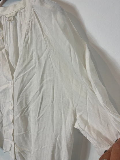 H&amp;M. White button-down blouse. TS