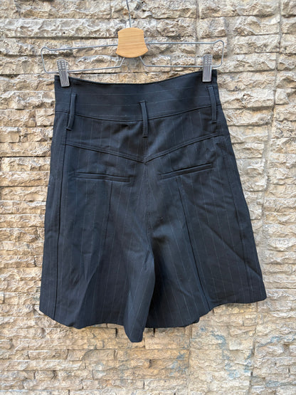 ZARA. Bermuda negra raya