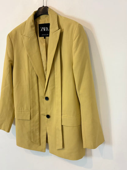 ZARA. Traje de chaqueta en tono pastel lazada