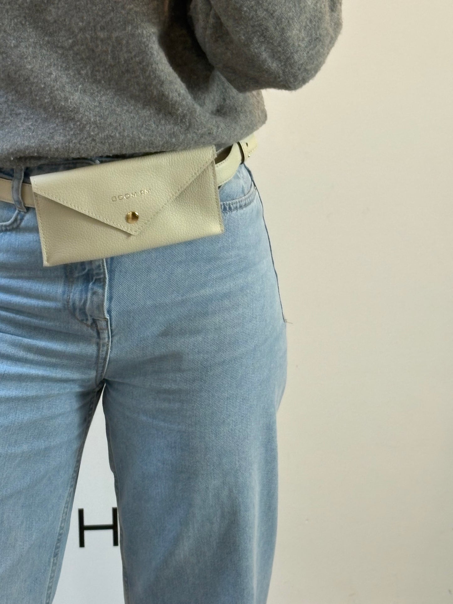 MR MOOD. Cinturón piel color crudo