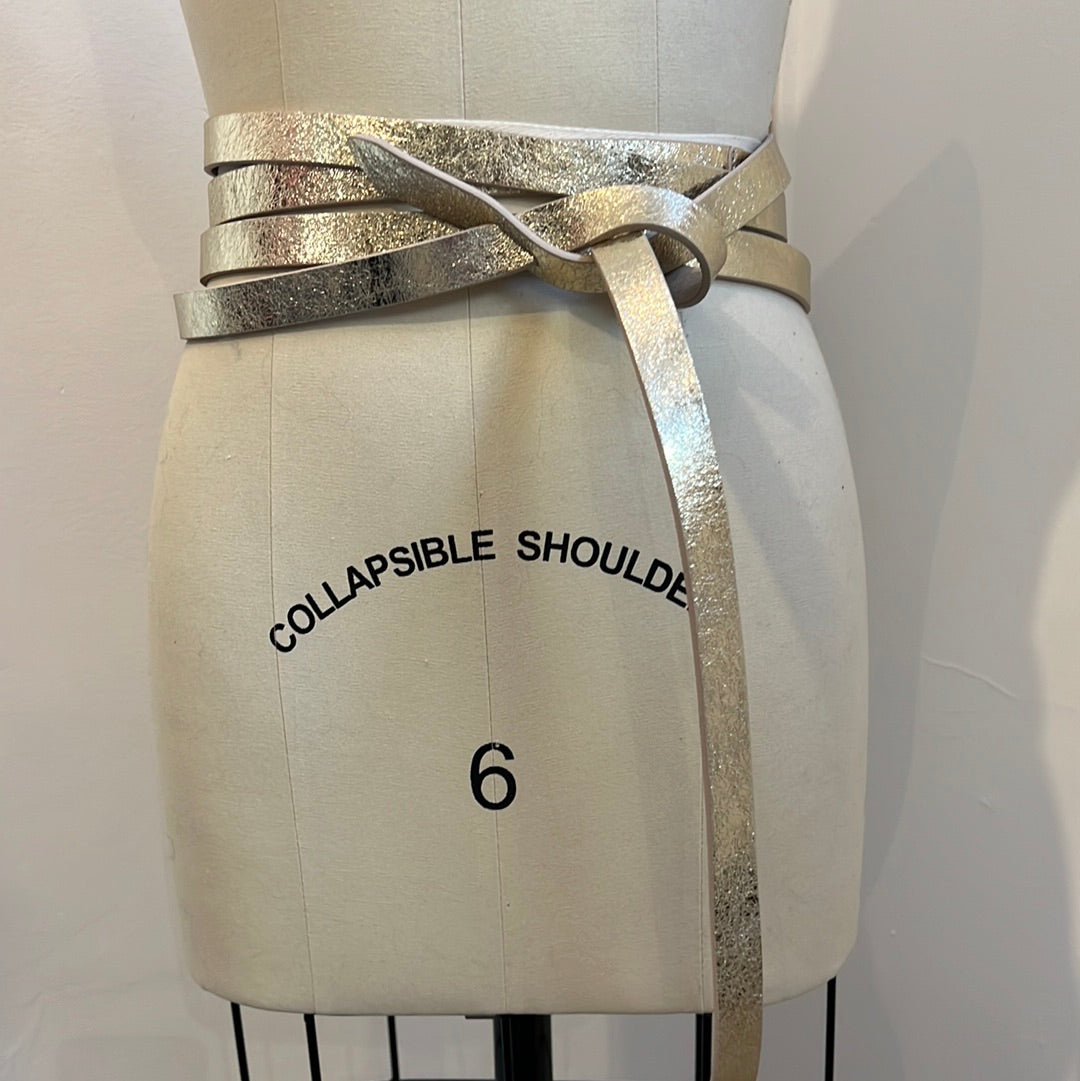 ISABEL MARANT. Cinturón piel dorado  vueltas. T U