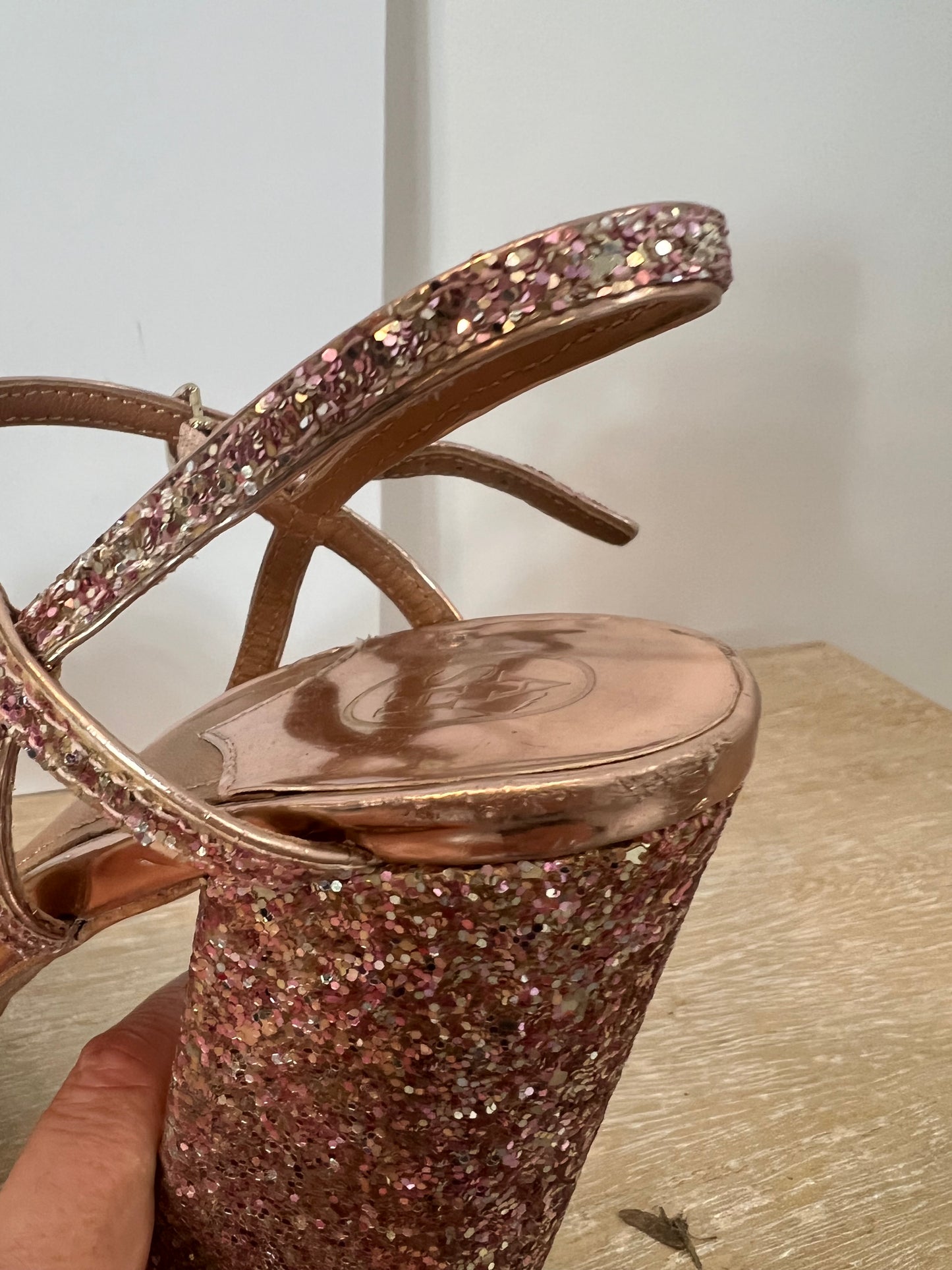 ASH. Sequin platform sandal. T 39