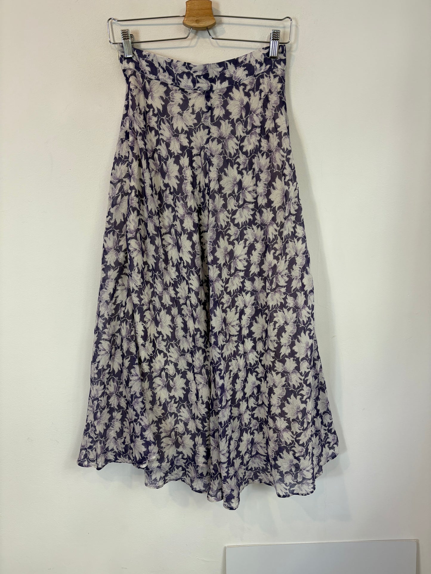 MASSCOB. Falda midi estampada vuelo