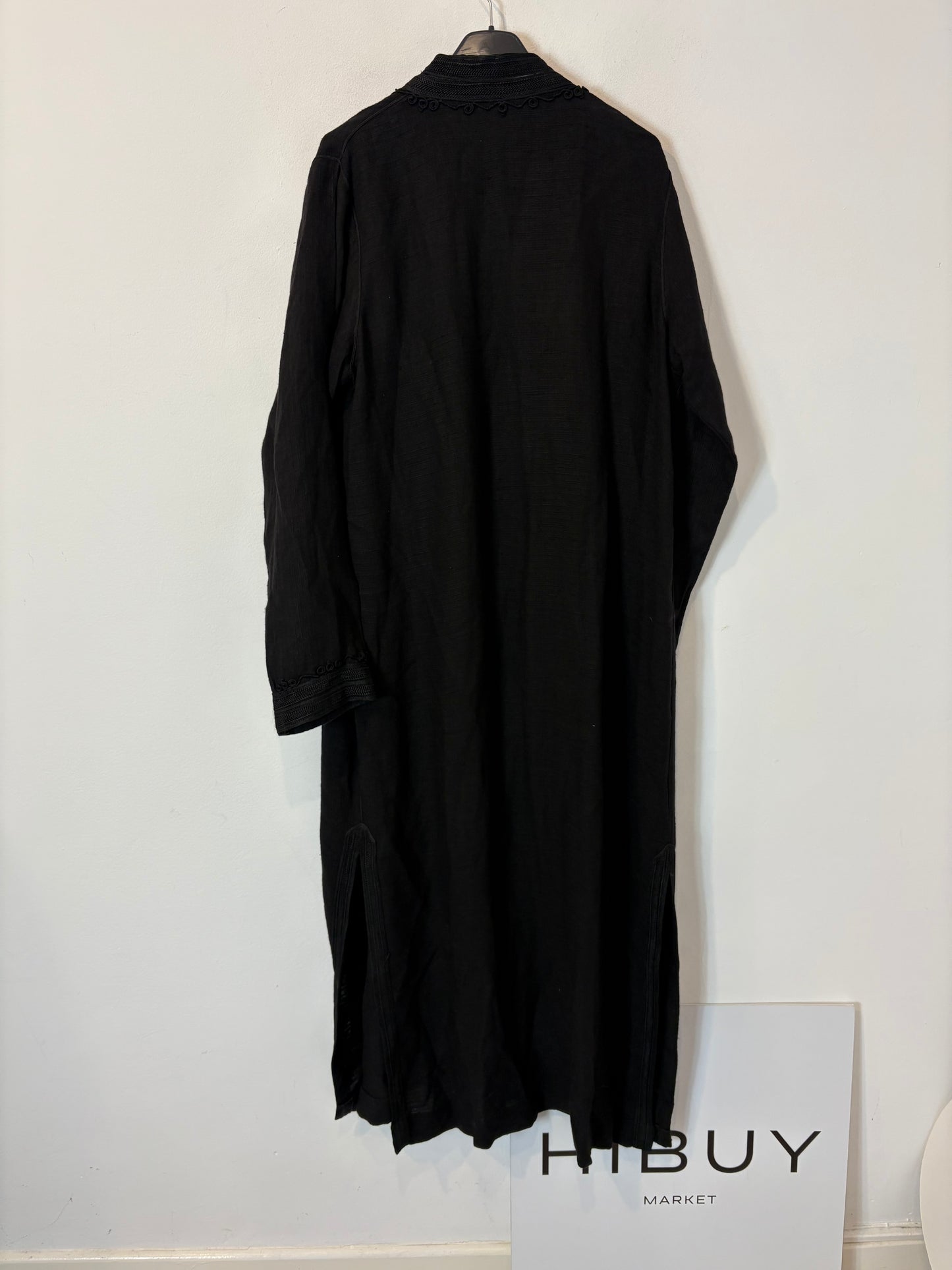 CHEZ BELHAJ. Chaqueta larga/chilaba negra