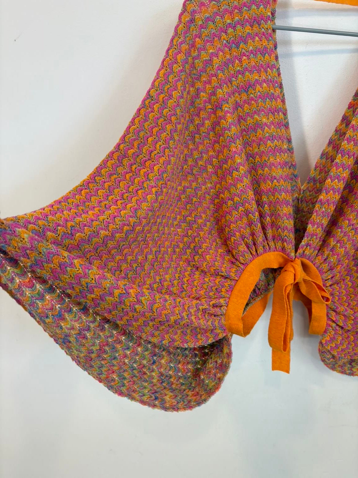 MANGO. Top punto colores manga amplia