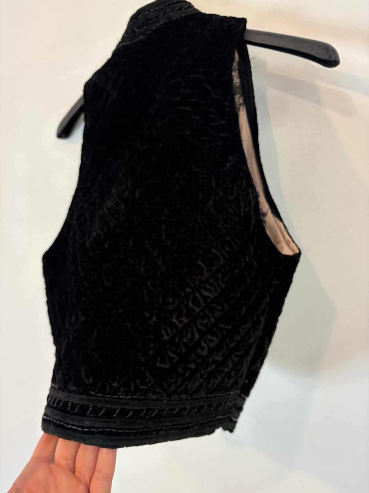 ZARA. Chaleco negro terciopelo cuentas