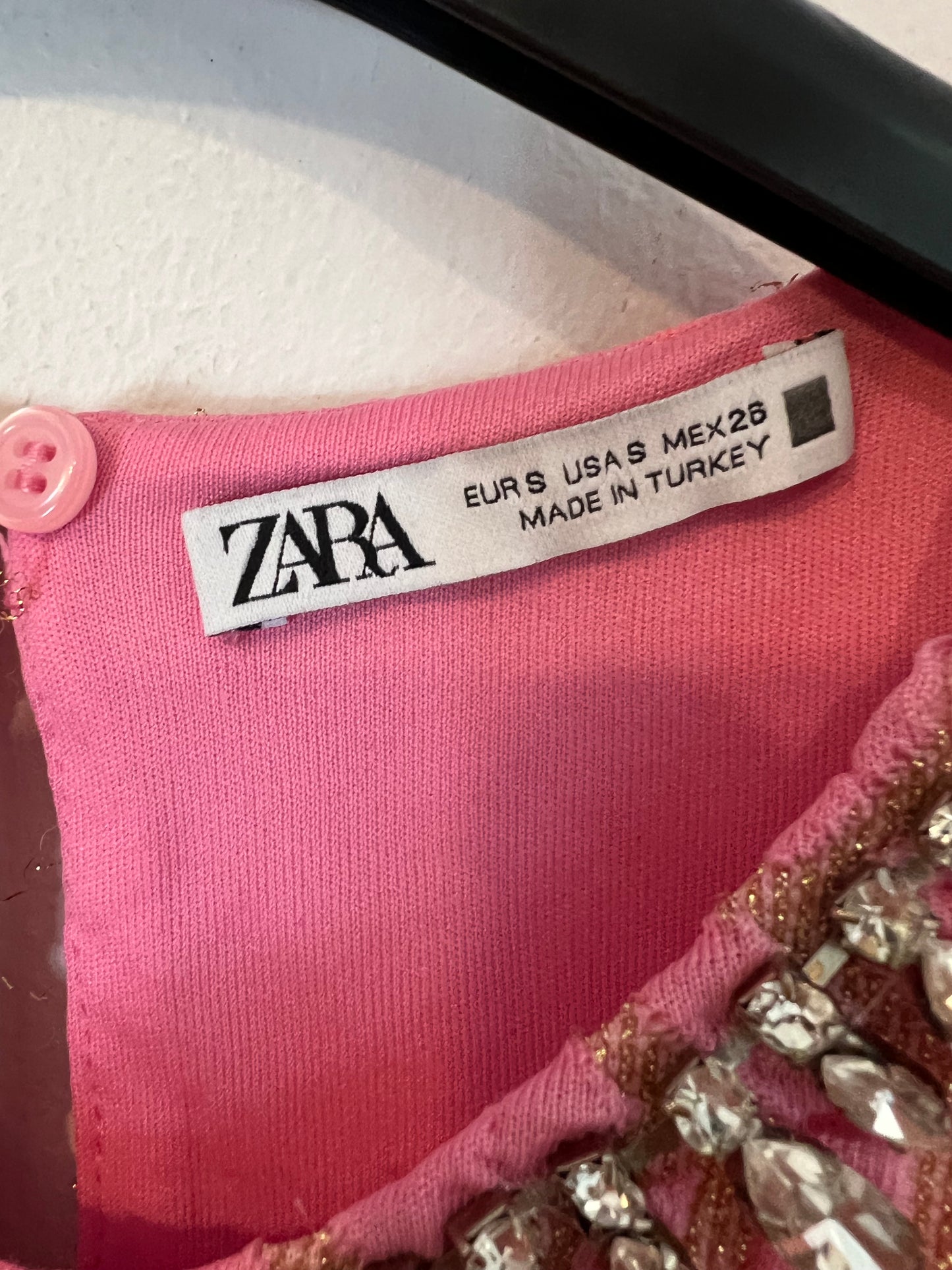 ZARA. Vestido rosa textura hilos dprados. T S