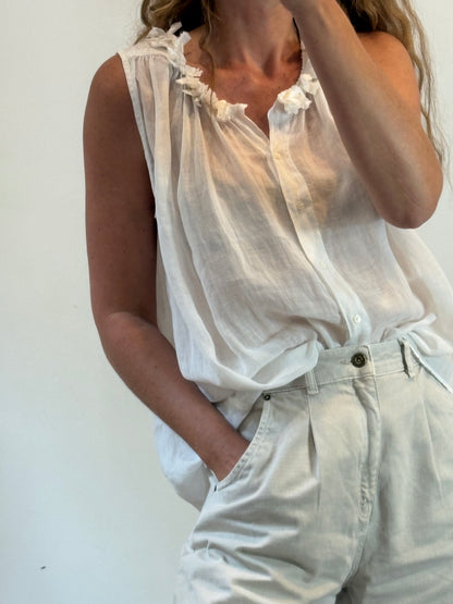BELLEROSE. Top blanco detalle cuello