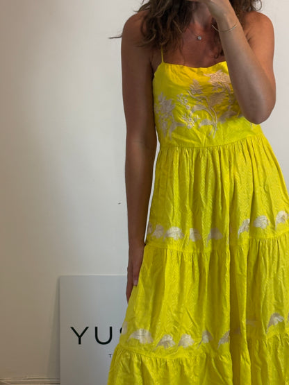 COOSY. Vestido amarillo bordado  T.s