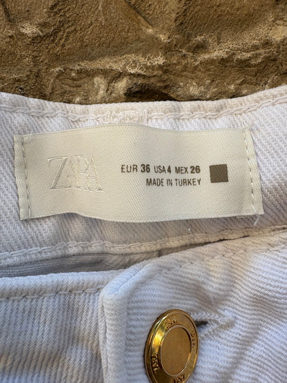 ZARA. Denim blanco bolsillos