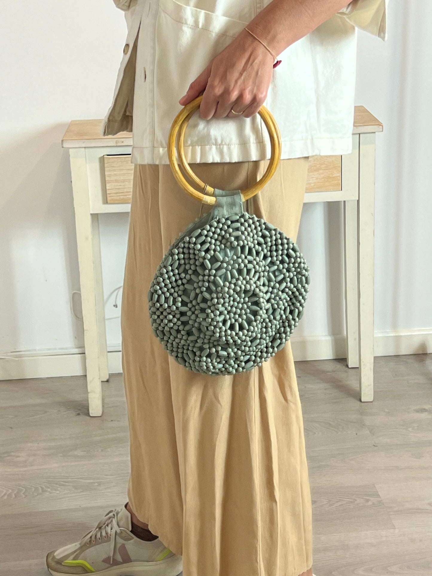 SALVADOR BACHILLER. Bolso redondo detalle asa