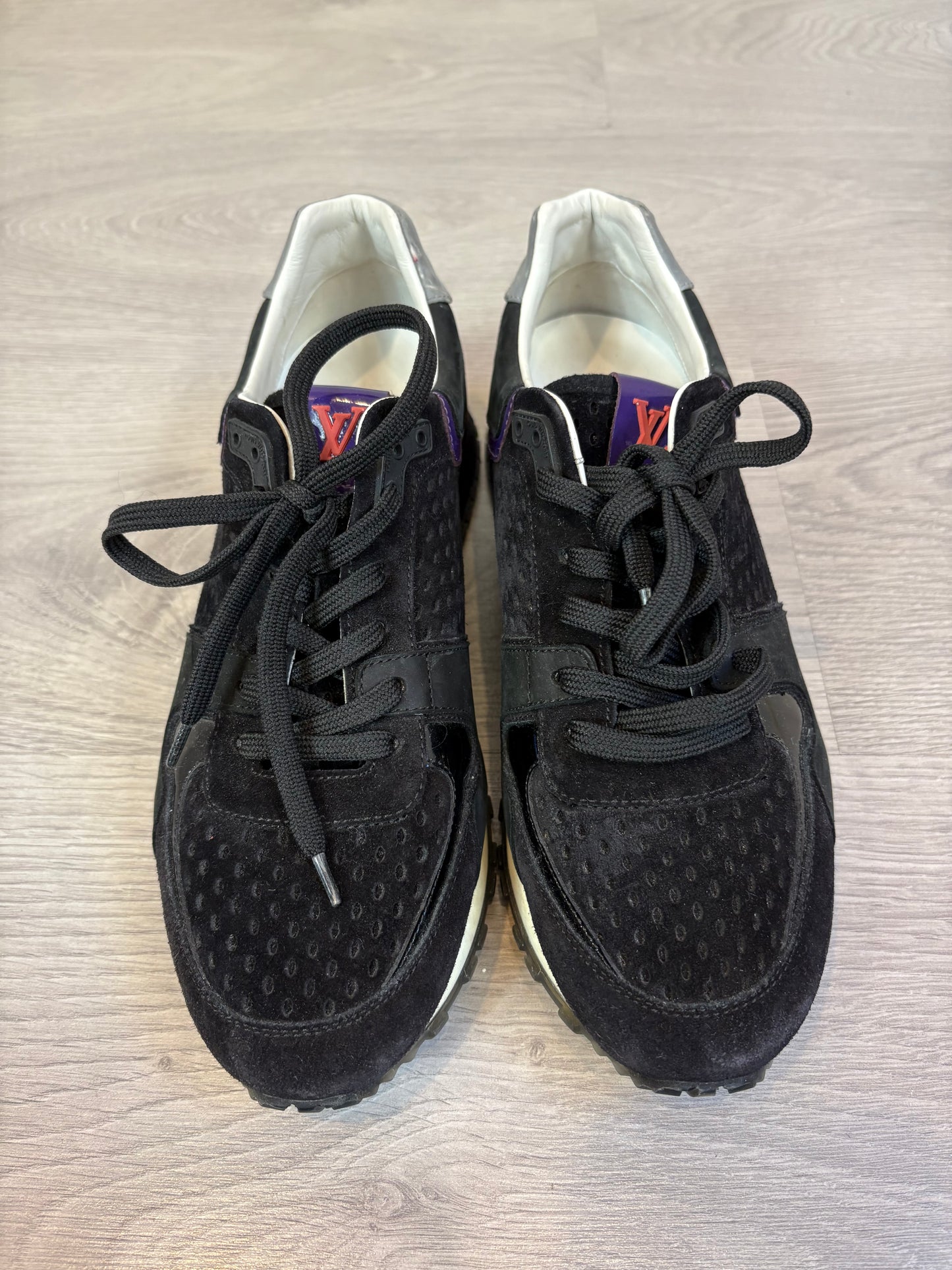 LOUIS VUITTON. Zapatillas piel