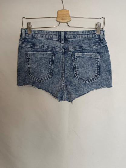TOPSHOP. Embroidered shorts, size 38