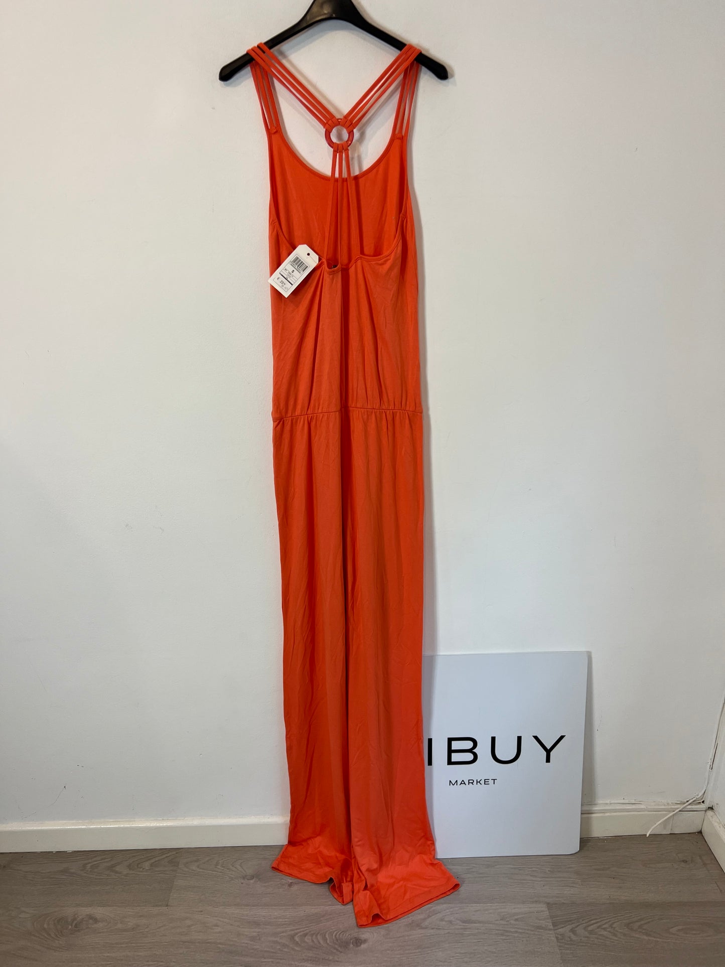 PINK WOMAN. mono coral  fluido  T.s