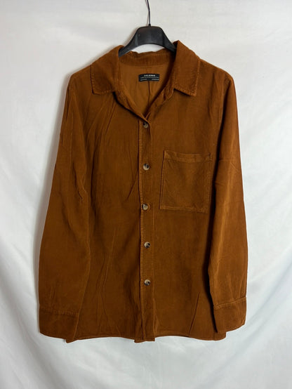 ZARA. Camisa micro pana  marrón bolsillo. T M