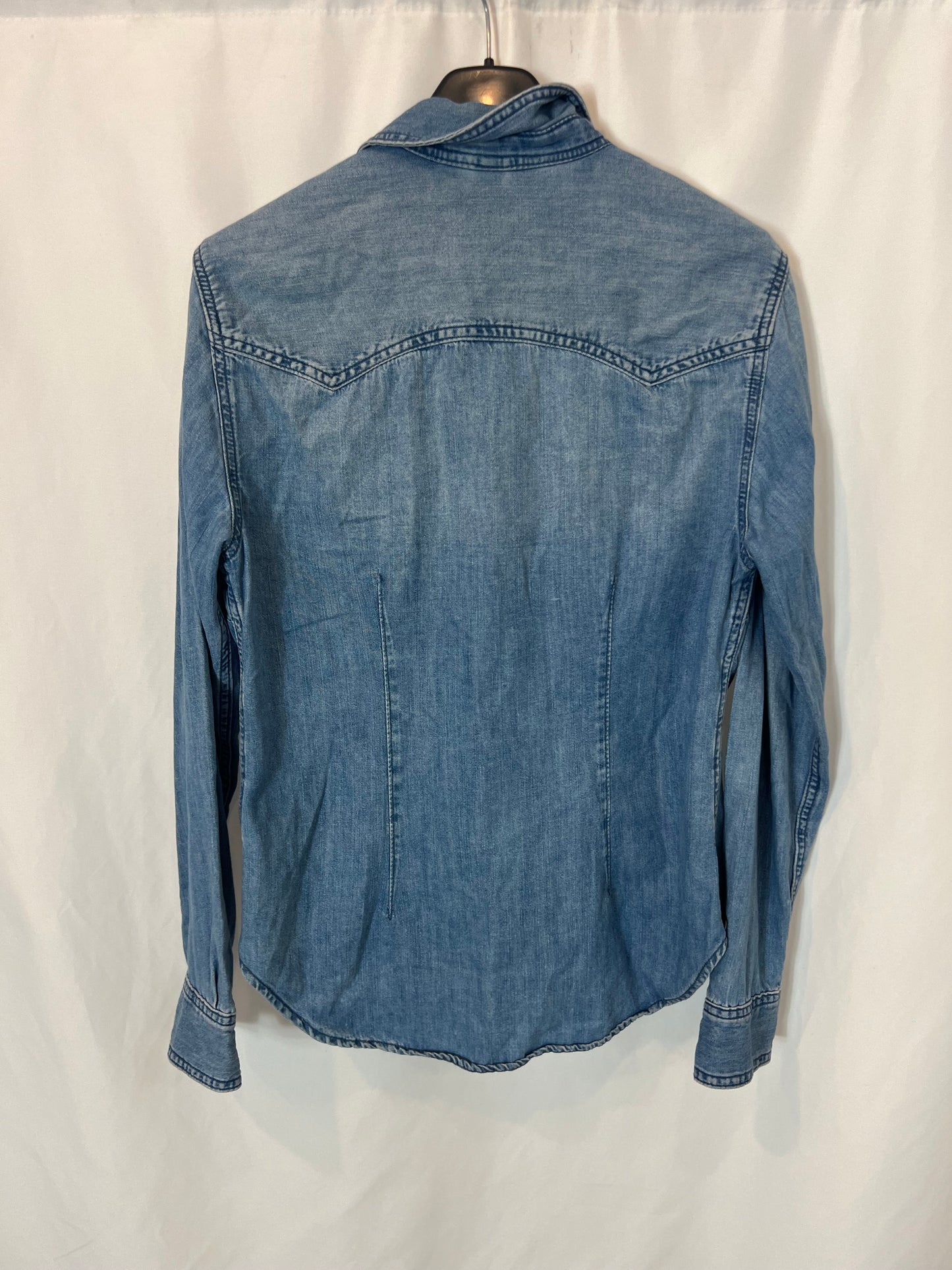 H&M. Camisa denim fluida T.36