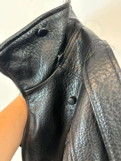 ZARA. Biker efecto piel negra