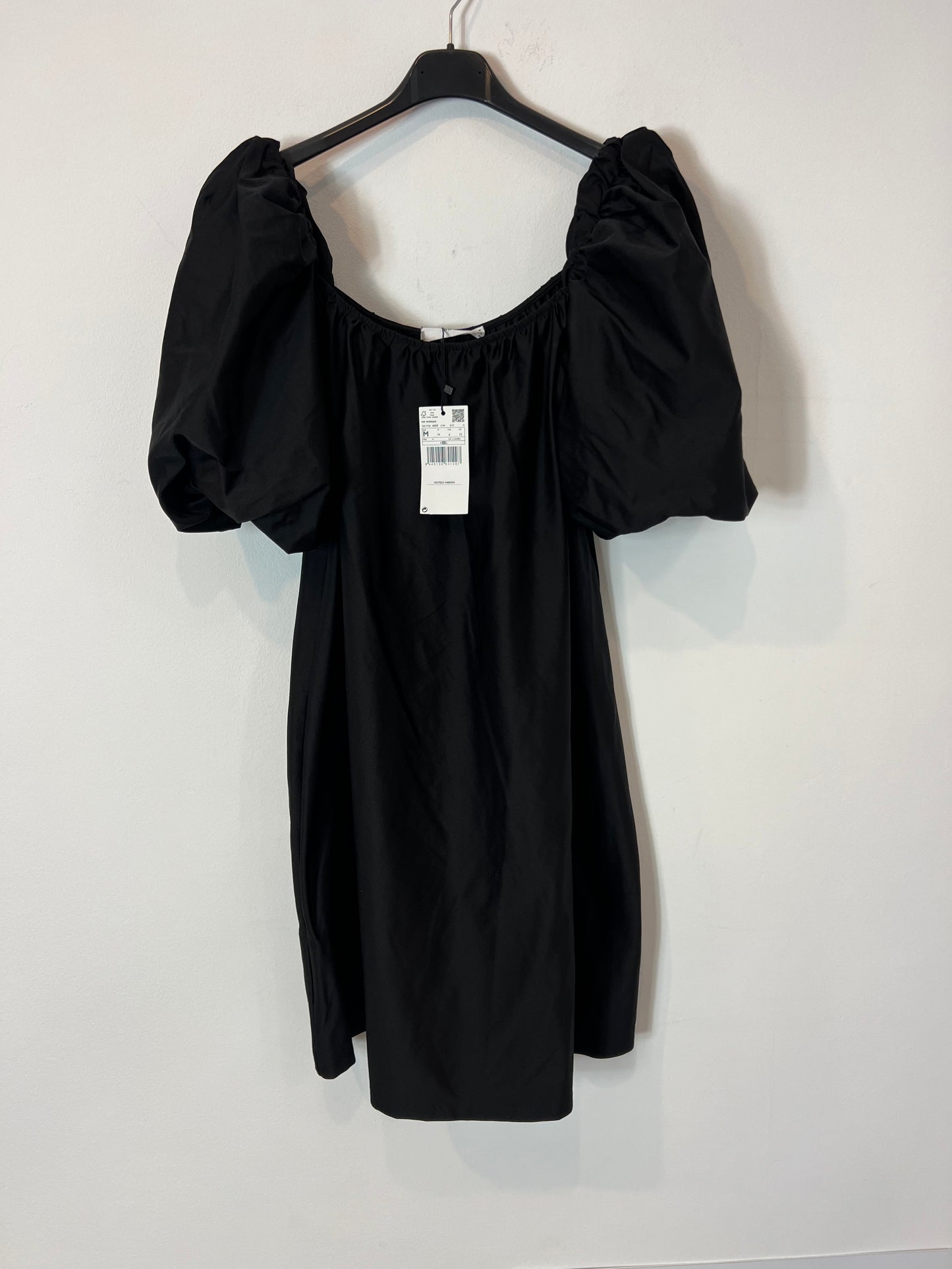 MANGO. Short black dress with lantern sleeves. TM Hibuy market MANGO. Short black dress with lantern sleeves. TM Hibuy market